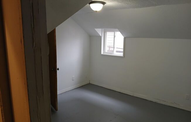 4 beds, 1 bath, $1,100