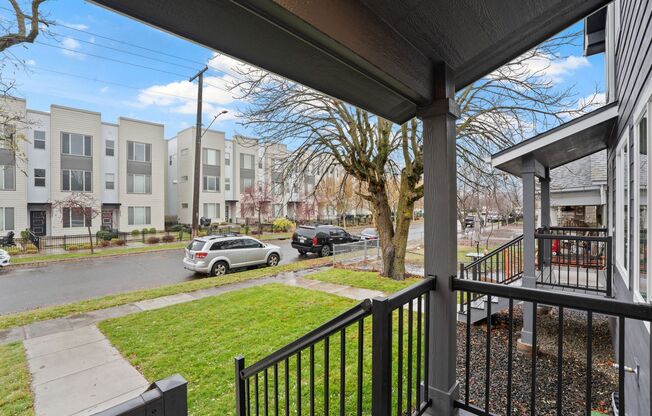 Bridge Avenue Lofts in Kendall Yards!