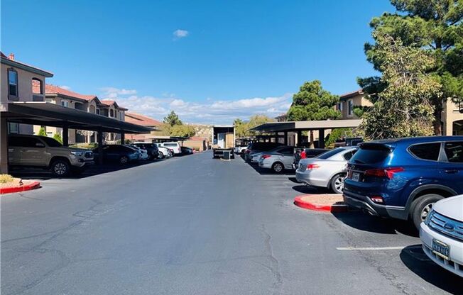 1ST-FLOOR 2 bed condo for rent in Cliff Shadows!