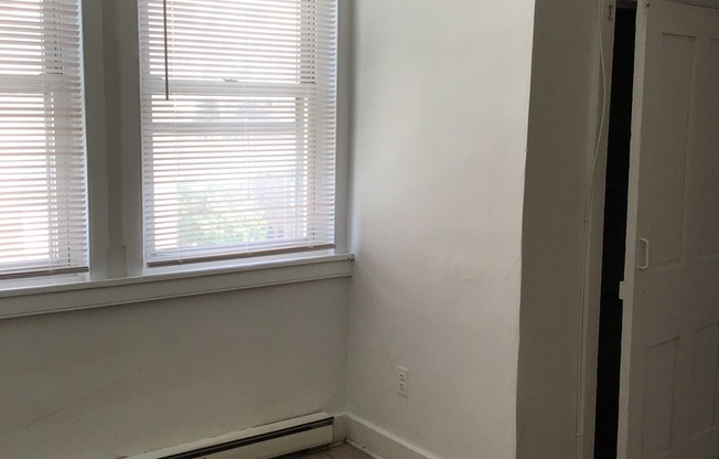 1 bed, 1 bath, 700 sqft, $1,249, Unit 38-5