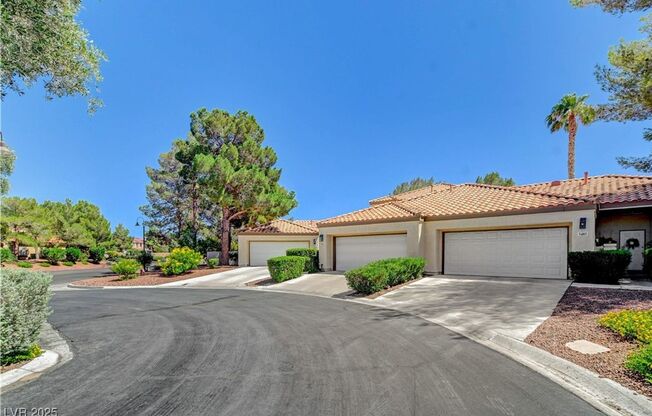 Welcome to your new home! In the exclusive Painted Desert community