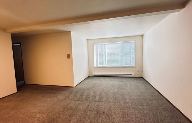 3 beds, 1 bath, 850 sqft, $1,995, Unit 104