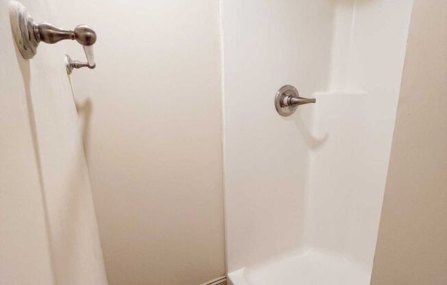 2 beds, 2 baths, 819 sqft, $1,600, Unit 211