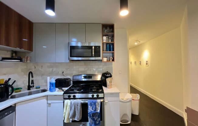 3 beds, 2 baths, 736 sqft, $2,895, Unit 2