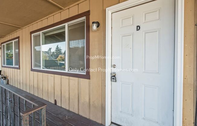 2 beds, 1 bath, $1,399, Unit 5504 SE Center Street  Unit D