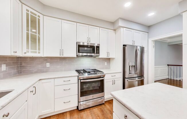 Spectacular 3 Bed + LOFT + 3.5 Bath- Custom Kitchen & Master Retreat w/ Beautiful Updates