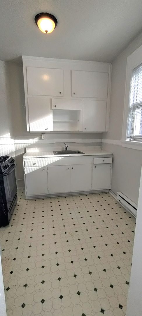 Studio, 1 bath, 525 sqft, $1,400, Unit 105