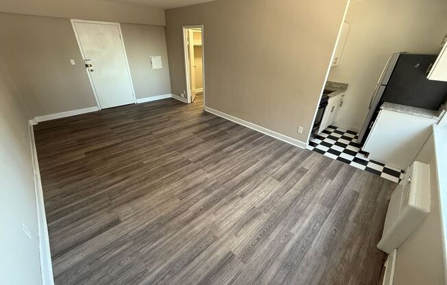 Studio, 1 bath, 400 sqft, $895, Unit #218