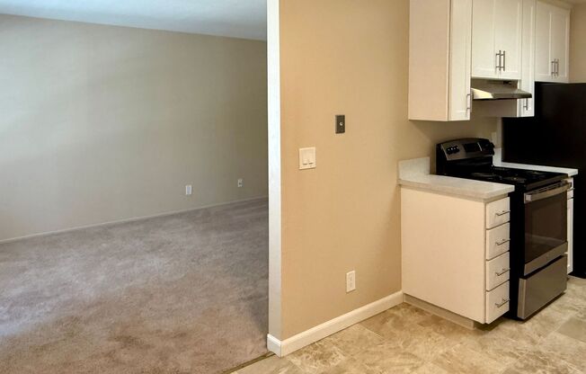 Bright and Updated 1 Bedroom 1 Bath Upstairs Apartment in Sunnyvale
