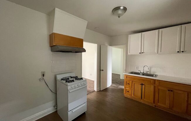 1 bed, 1 bath, 750 sqft, $1,795, Unit 2515 1/2