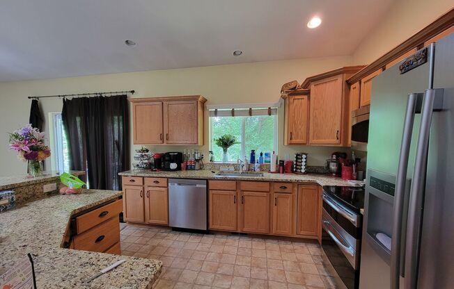 Charming and spacious 3 bed home in secluded location, 10 minutes to freeways