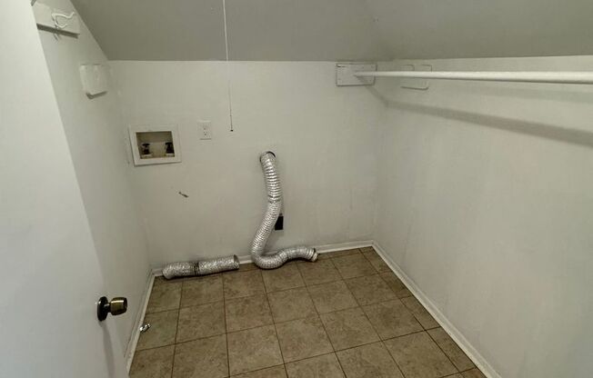 2 beds, 1 bath, $1,550, Unit Apt E