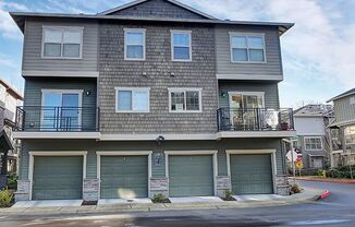 Beautiful Townhome in Arbor Crossing includes Pool, Exercise Room & Clubhouse Close to Intel.