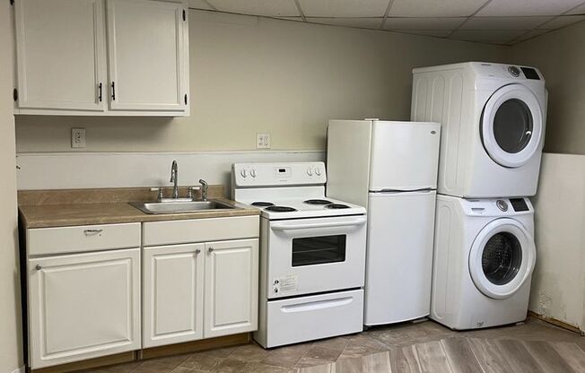 1 bed, 1 bath, 800 sqft, $595