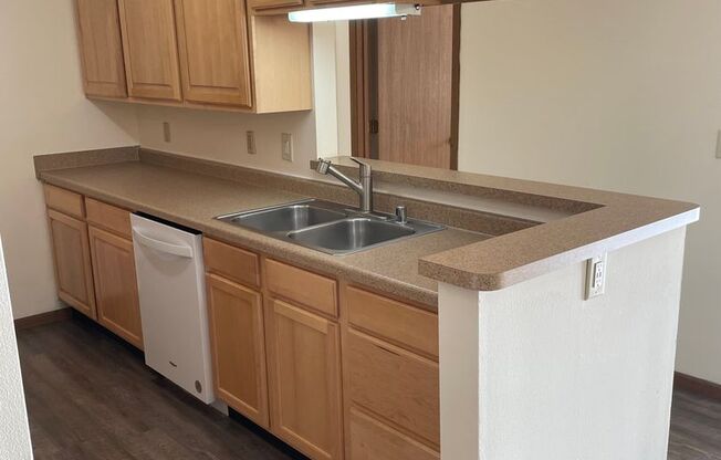 3 beds, 1 bath, 1,040 sqft, $1,800, Unit 3156-103