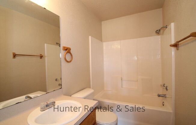 2 beds, 1.5 baths, $850, Unit Unit B