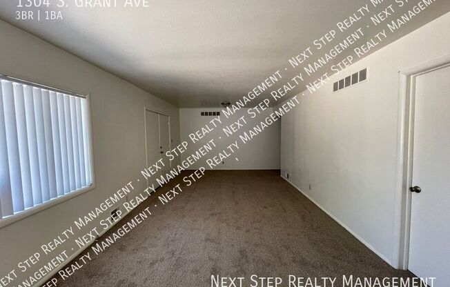 1304 S GRANT AVE
