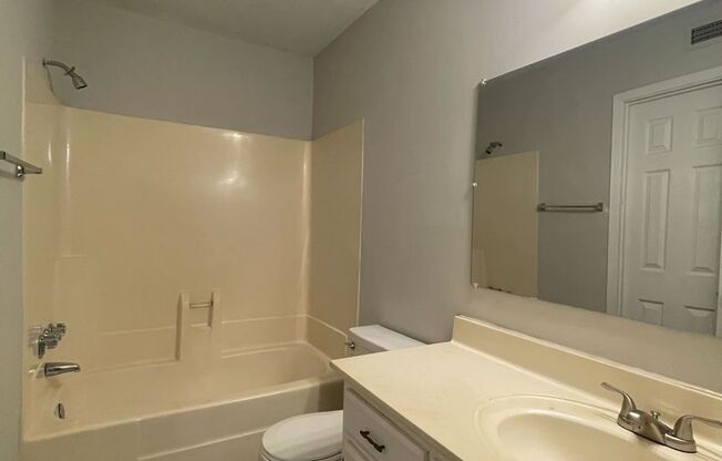 2 beds, 2 baths, $1,025, Unit APARTMENT A