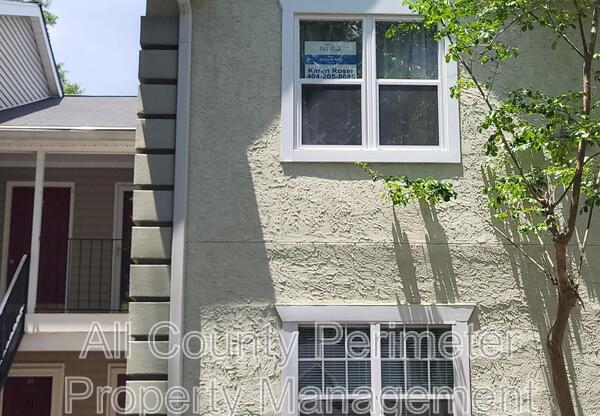 63 DEVON LN