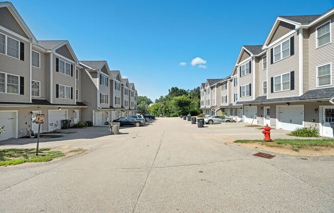 Spacious 2 Bedroom Townhouse with Bonus Room