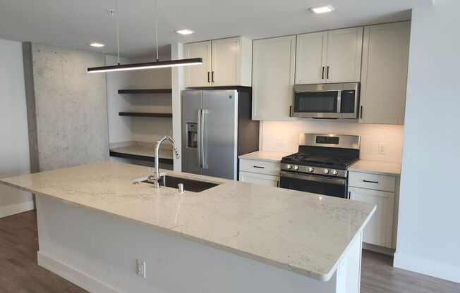 1 bed, 1 bath, 808 sqft, $2,585, Unit #921