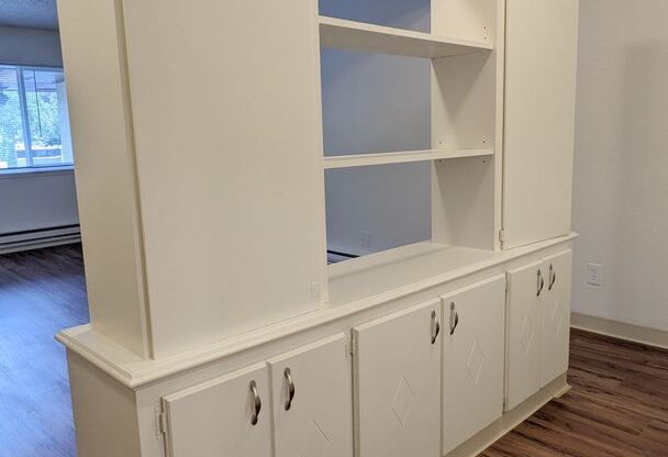 1 bed, 1 bath, 700 sqft, $1,125, Unit #33