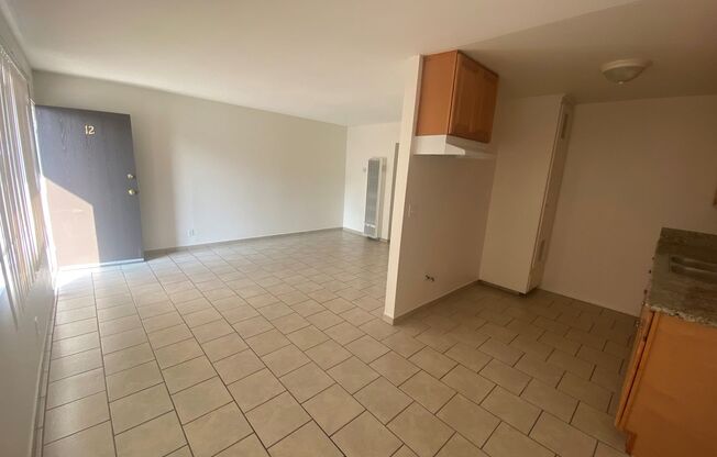 1 bed, 1 bath, 600 sqft, $1,725, Unit 12