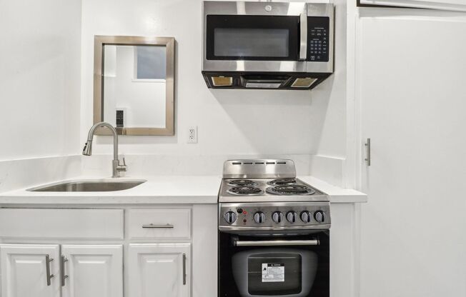 Studio, 1 bath, 395 sqft, $1,548, Unit 17
