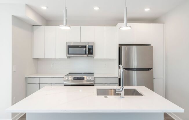 2 beds, 2 baths, 927 sqft, $1,935, Unit B220