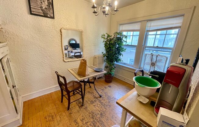 1 bed, 1 bath, $995, Unit 102