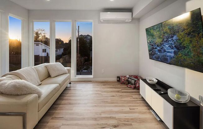 3 Bed 2 Bathroom White Center Townhouse