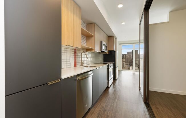 1 bed, 1 bath, 565 sqft, $1,925, Unit 407