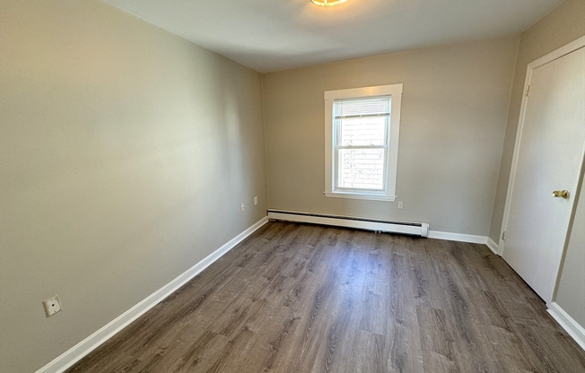 2 beds, 1 bath, $2,875, Unit 3