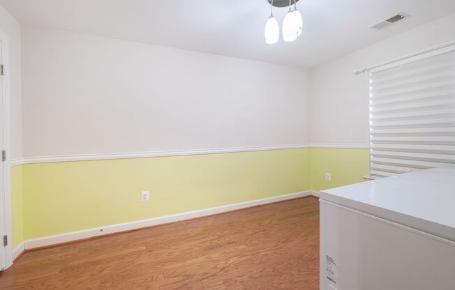 Lovely 4 BR/3.5 BA Townhome in Burtonsville!