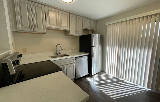 Beautifully Modern 2bd 1bth Apartment Home Ready to be Loved!