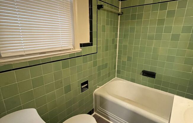 1 bed, 1 bath, 780 sqft, $1,770, Unit 422 #1