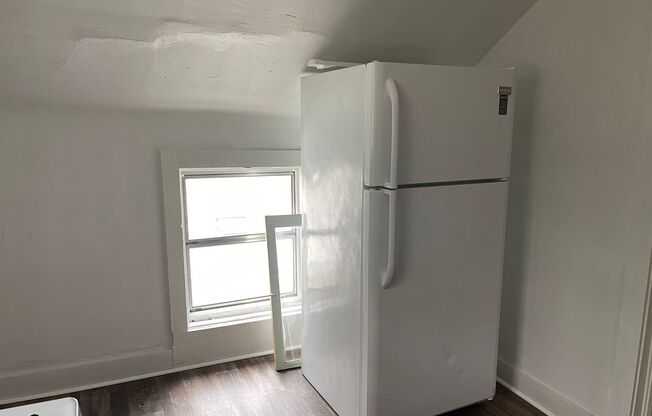 1 bed, 1 bath, $825, Unit 2