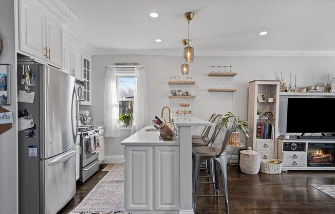 174 W 9 ST