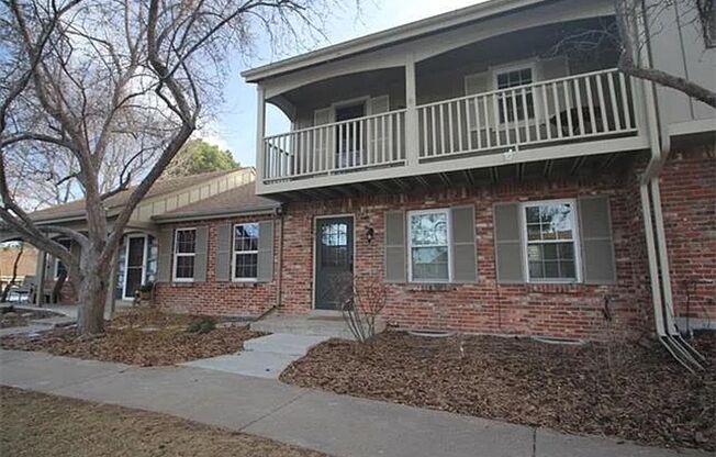 Spacious 4-bedroom, 3.5-bathroom townhome in Centennial