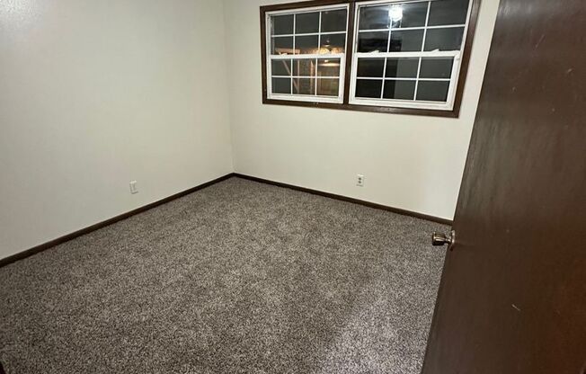 2 beds, 1 bath, $1,000, Unit 6713-3