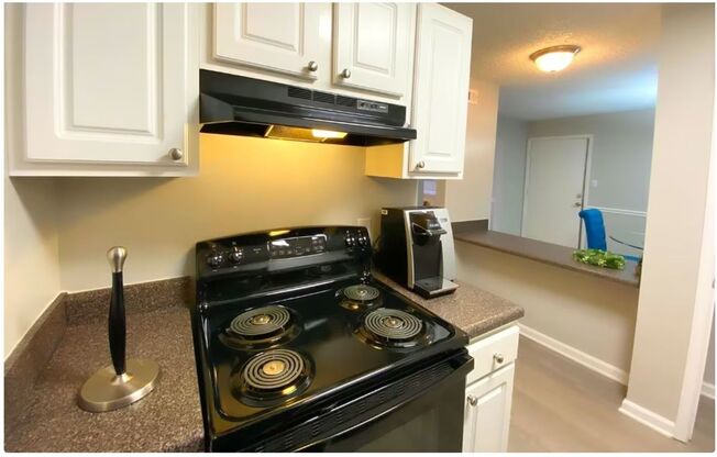 1 bed, 1 bath, 709 sqft, $899
