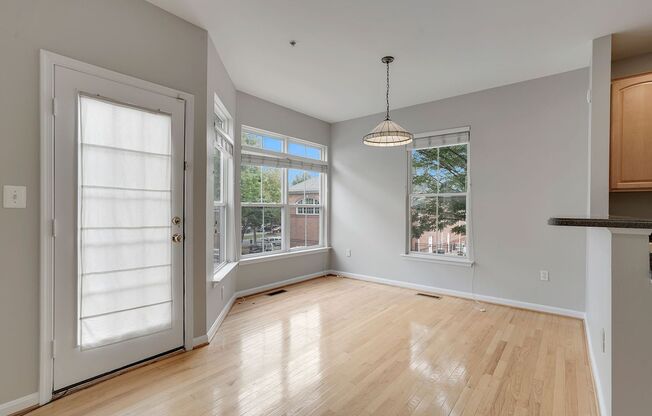 Spacious 4-Level Townhome with Loft in Cameron Station
