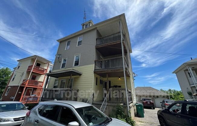 24 MONTCALM ST