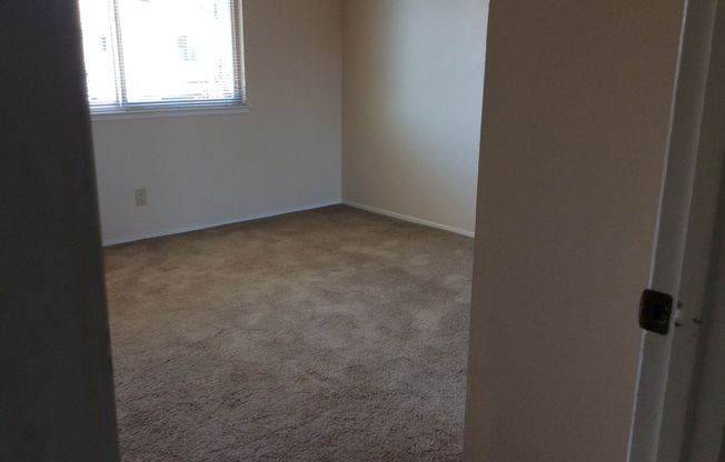 2 beds, 1 bath, $3,450, Unit # 4