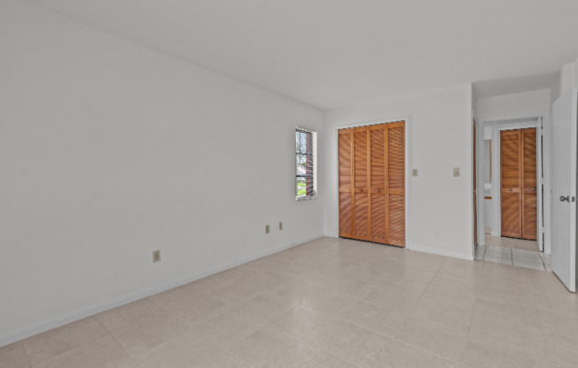 1210 SE 8 ST