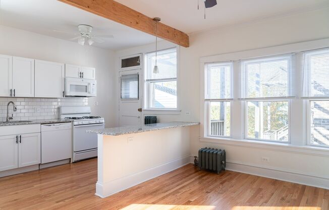 Lincoln Square / Ravenswood - 2 Bed / 1 Bath - Heat Included