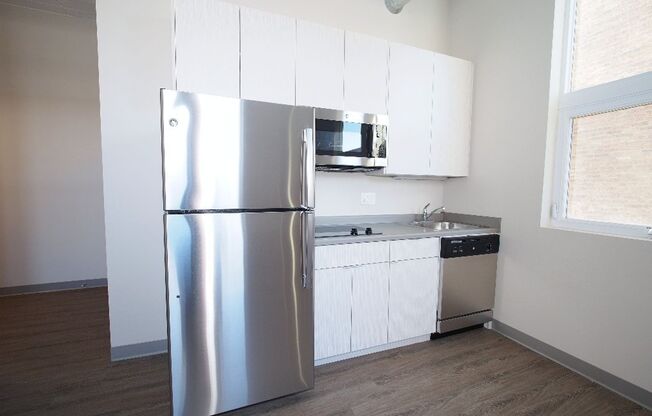Studio, 1 bath, 325 sqft, $1,628, Unit 500
