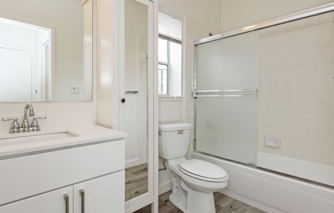 1 bed, 1 bath, 700 sqft, $2,395, Unit 303 - empty
