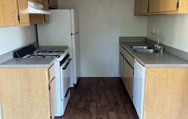 2 beds, 2 baths, 900 sqft, $2,200, Unit 49