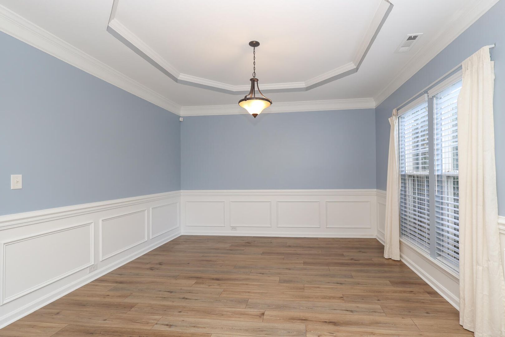 Welcome to this stunning 3-bedroom, 2-bathroom Townhome located in the vibrant community of Huntersville, NC.
